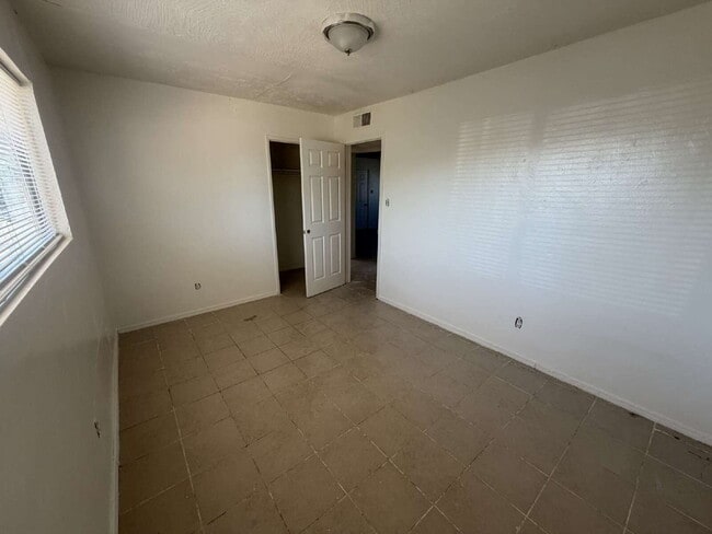 Foto del edificio - Charming 2 Bedroom, 1 Bathroom Home with Private Fenced Yard