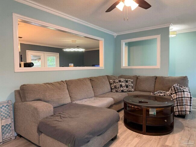Foto del edificio - 8108 Ridgefield Rd