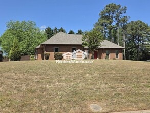 Building Photo - 300 Saddle Creek Ln