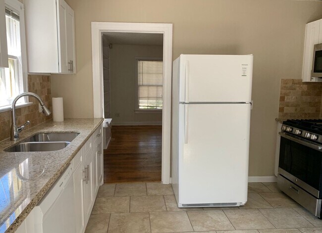 Foto del edificio - 3bed/1bath House - Two Blocks from Campus