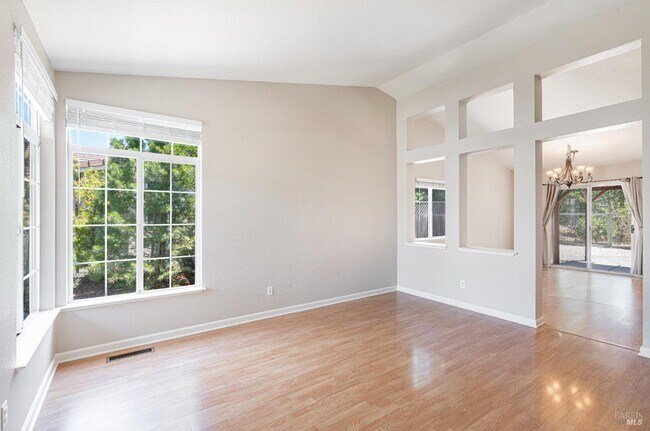 Foto del edificio - 943 Foothill Dr