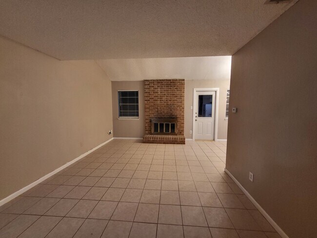 Foto del edificio - 6702 Deatonhill Dr