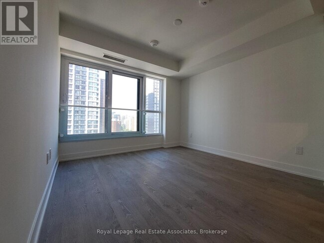 Photo du bâtiment - 5 Mabelle Ave