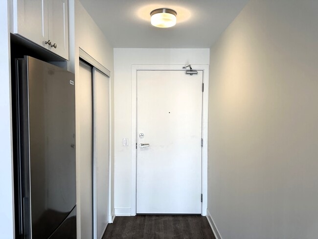 Building Photo - Beautifu Bowmanville Condo! (1 Bed, 1 Bath)