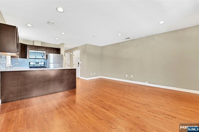 Foto del edificio - 210 Hackensack St