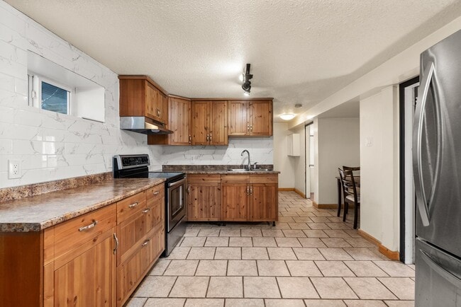 Photo du bâtiment - 1655 Brunette Ave