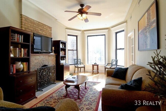 Foto del edificio - 826 W Newport Ave
