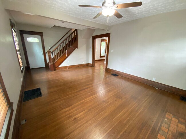 Building Photo - 165 E Tompkins St