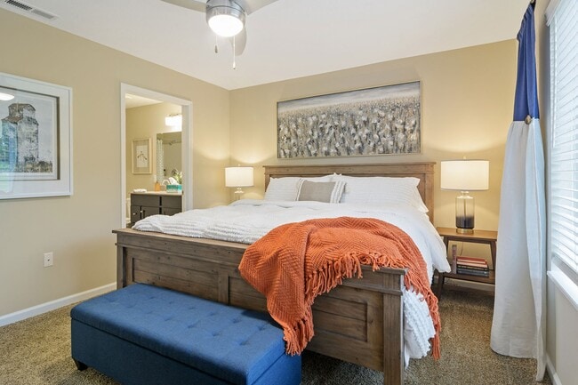 Two Large Bedrooms - Redwood Fort Wayne Diebold Road