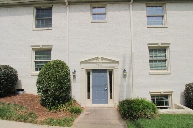 Foto del edificio - (Coming Soon) 2 Bedroom Condo on Park Road!