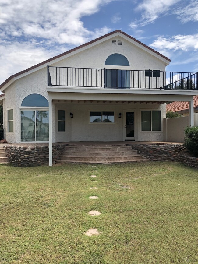 Large upper & Covered Patio - 1680 E Cindy St