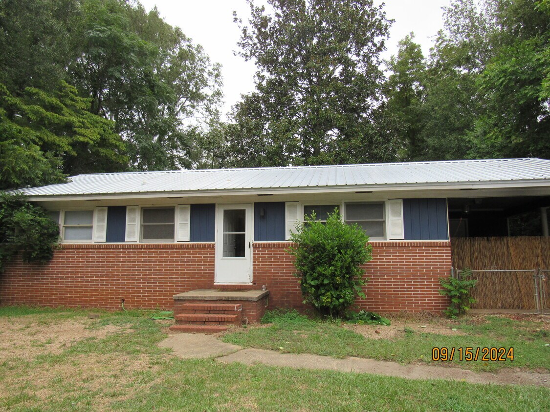 Primary Photo - 1719 Kings Chapel Rd