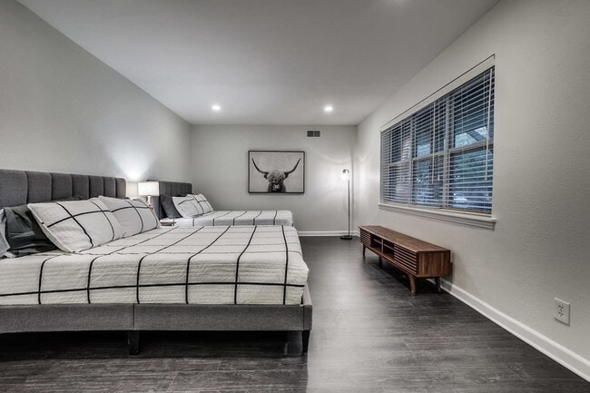 Foto del edificio - 13739 Spring Grove Ave