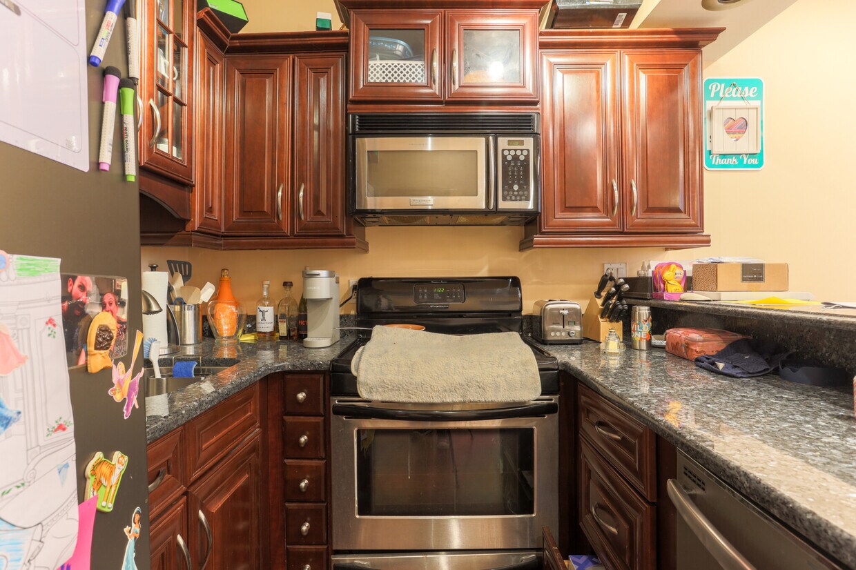 Foto principal - 106 E Brookline St