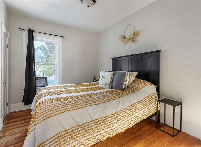 Foto del edificio - 1037 Cove Rd