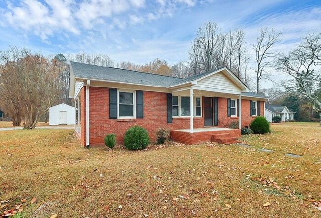 Building Photo - 3BD/1BA All Brick Ranch on One Acre!
