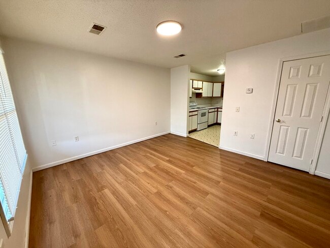 Foto del edificio - 46 Sandalwood Wy