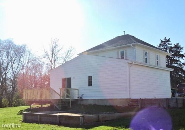 Building Photo - 3 br, 1 bath House - 221 S 5th St