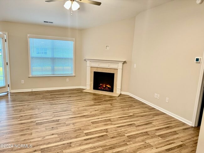 Building Photo - 720 Oleander Dr