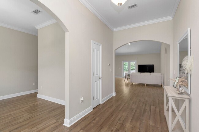 Foto del edificio - 4 Bedroom/2.5 Bath in South Crestview