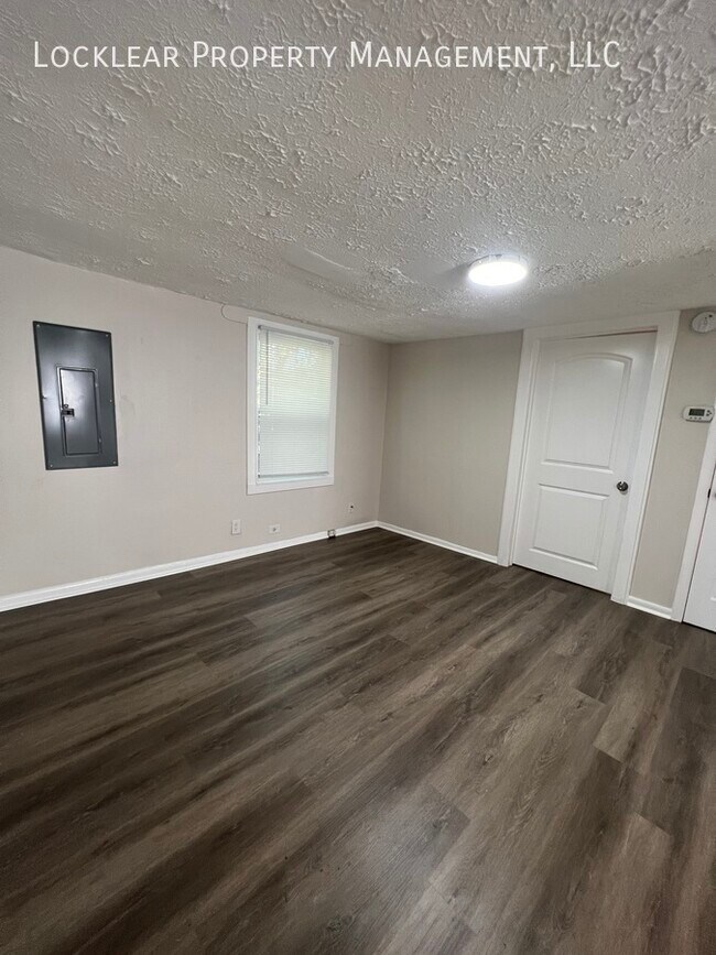 Foto del edificio - Charming 2 Bedroom Available Today!