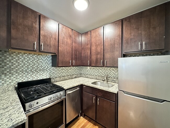 Building Photo - 4530 N Damen Ave