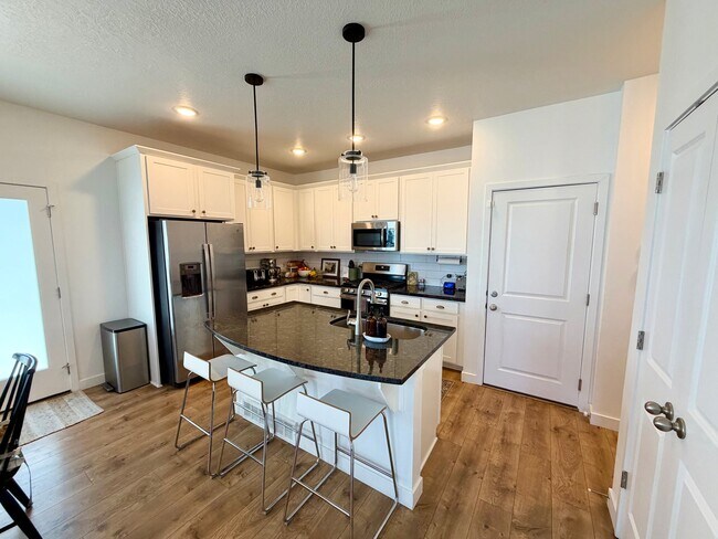 Building Photo - 4416 W Glendon Dr