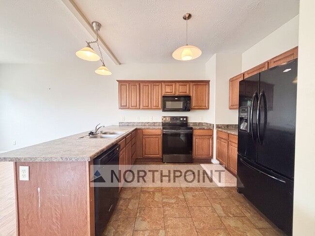 Building Photo - 3 Bed 2 Bath townhome near Jordan River Park!