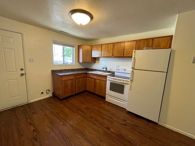 Kitchen - 162 N 400 E