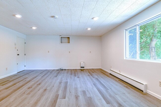 Building Photo - 1614 Rte 9W