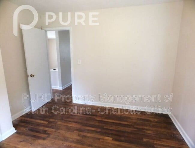 Building Photo - 2103 Haines St