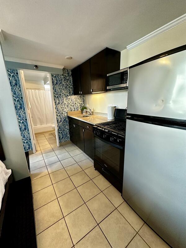 Building Photo - 2425 Kuhio Ave.