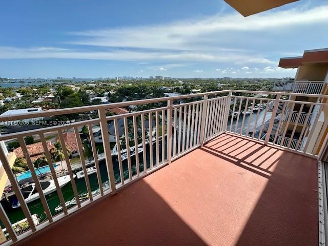 Foto del edificio - 2450 NE 135th St