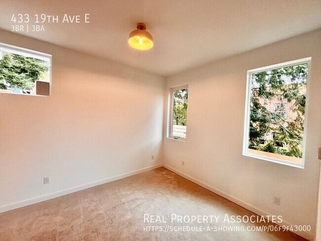 Building Photo - 433 19th Ave E