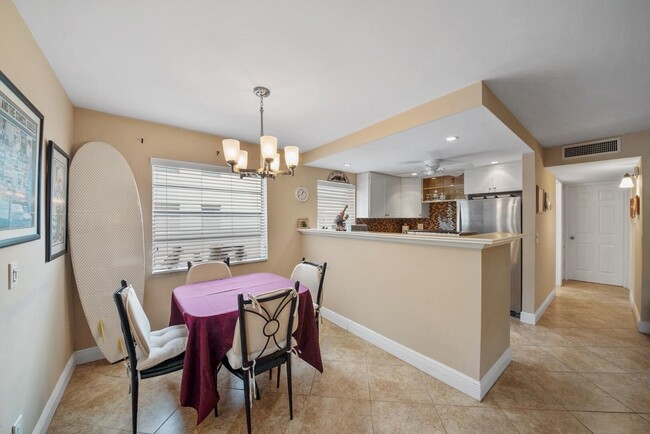 Building Photo - 677 Normandy Ln