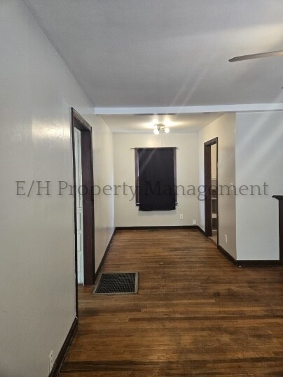 Foto del edificio - 129 S Mt Carmel St