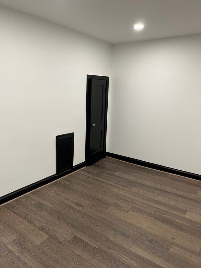 Building Photo - 1310 Staples St NE