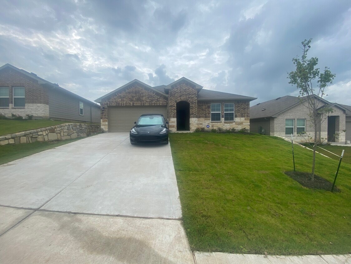 Primary Photo - 6021 Roderick Dr
