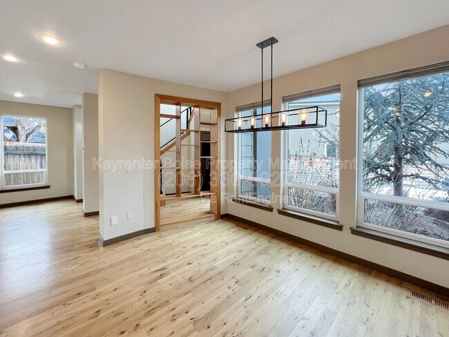 Foto del edificio - 2640 W Neff St