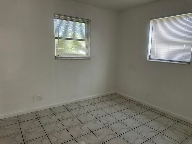 Foto del edificio - 4120 NW 39th Ave