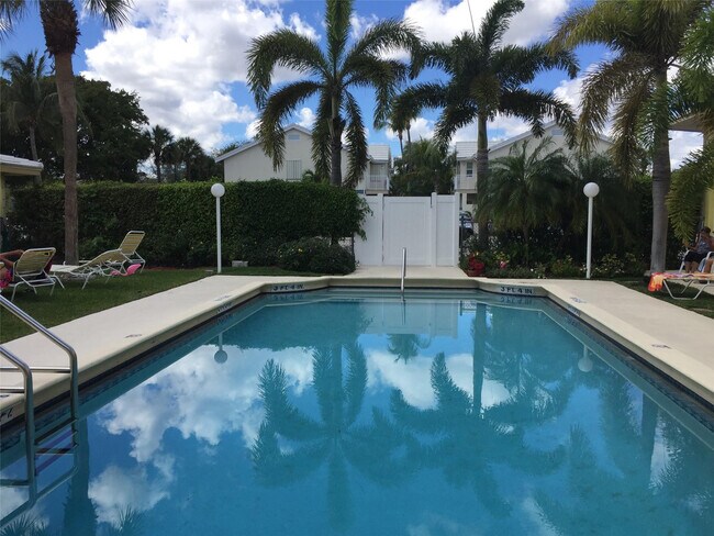Foto del edificio - 4532 Bougainvilla Dr