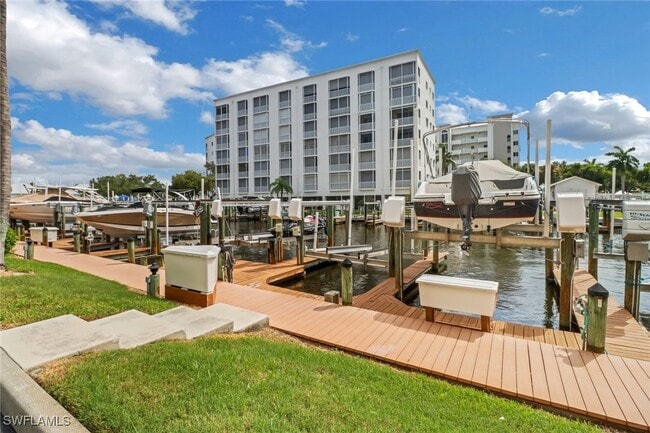 Building Photo - 4421 Bay Beach Ln