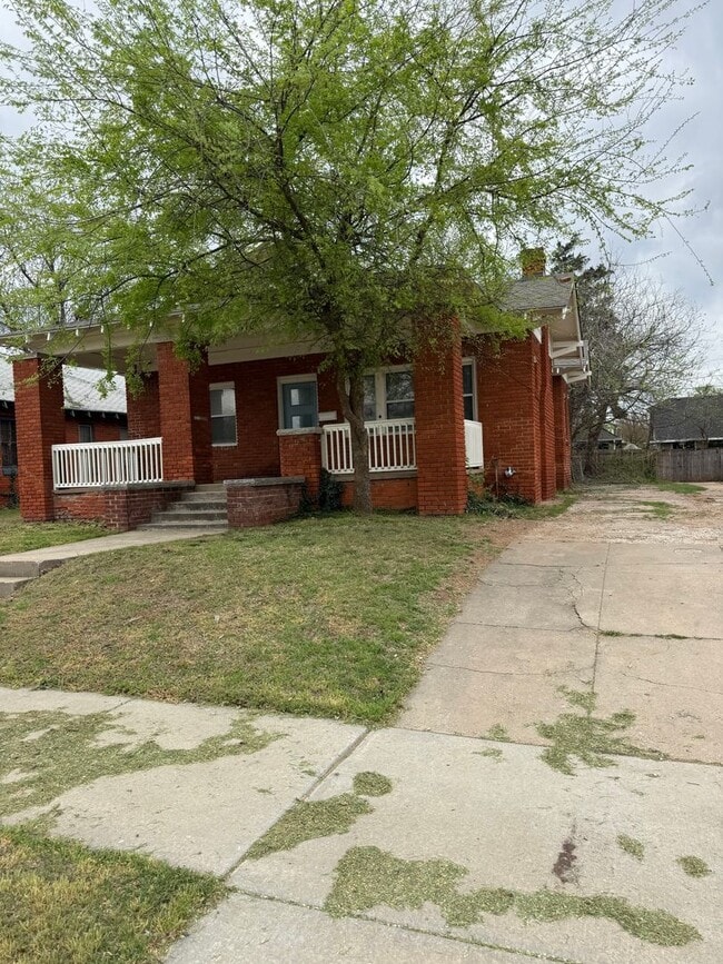 Photo - Spacious 3 Bed Near Downtown & OU Health + W/D Included & Driveway Parking House