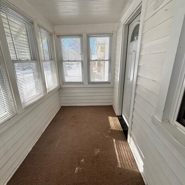 Foto del edificio - 329 Fenton St