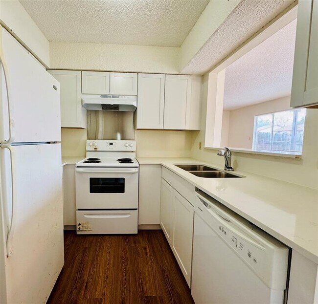 Foto del edificio - 8905 Parkfield Dr