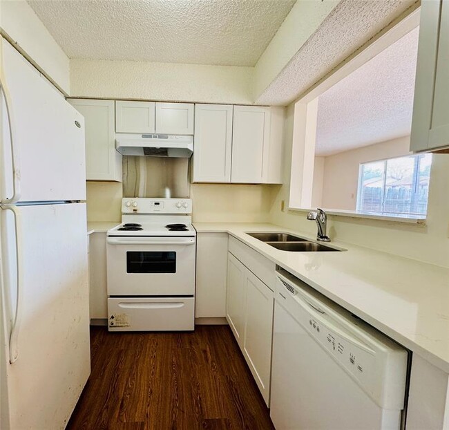 Building Photo - 8905 Parkfield Dr