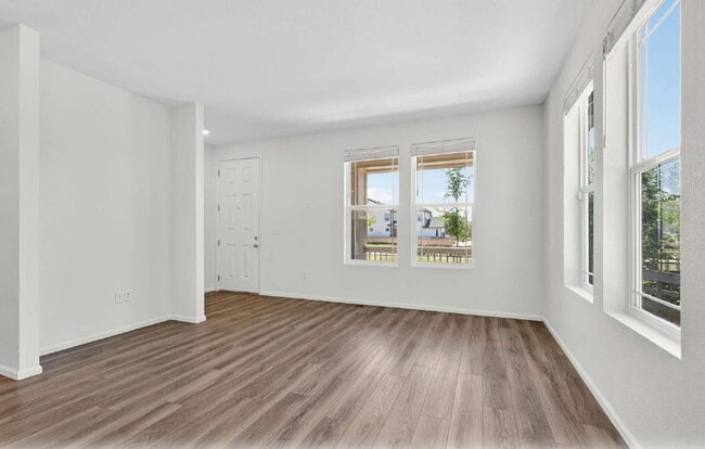 Building Photo - Beautiful 3 bed, 3 bath townhome in the lovely Painted Prairie Community!