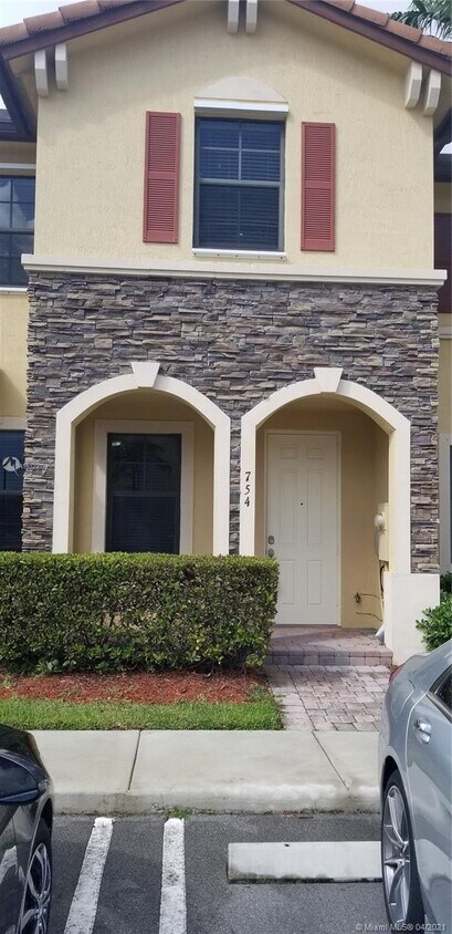 Foto principal - 754 SE 32nd Ave