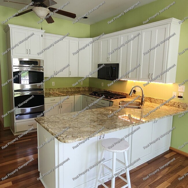 Foto del edificio - Gorgeous 4 Bedroom Ranch