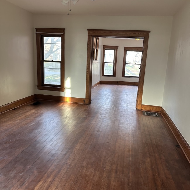 Building Photo - 336 S 16th St